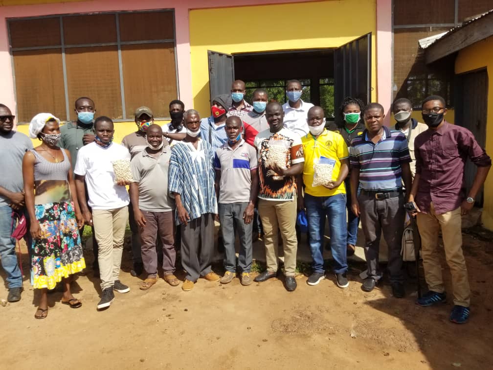 GARDJA members in a group picture with staff of Kabeli cashew processing factory 